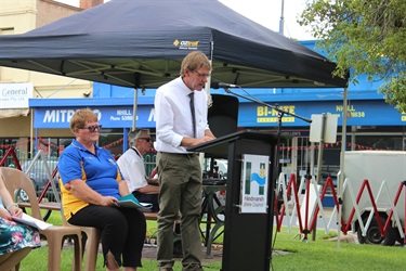 Deputy Mayor Cr Ireland addressing the crowd in Nhill